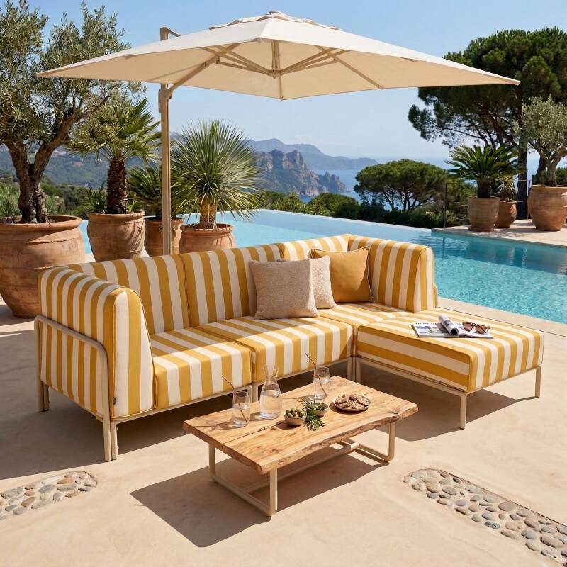Modulare Gartenmöbel für 4 Personen bestehend aus 1 Sessel, 2 Ecksesseln und 1 Sitzsack im gestreiften Design