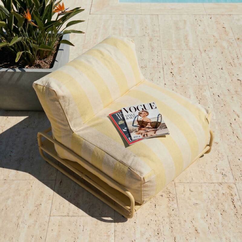 Sessel im gestreiften Design für ein modulares Outdoor-Sofa mit Gestell (2/6)