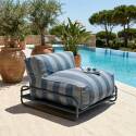 Sessel im gestreiften Design für ein modulares Outdoor-Sofa mit Gestell