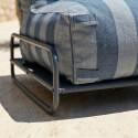 Sessel im gestreiften Design für ein modulares Outdoor-Sofa mit Gestell