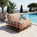 Sessel im gestreiften Design für ein modulares Outdoor-Sofa mit Gestell