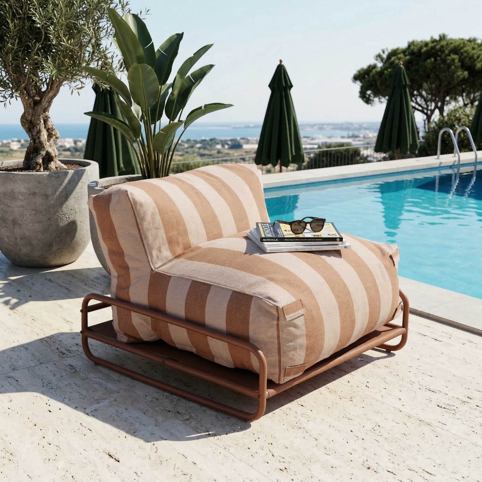 Sessel im gestreiften Design für ein modulares Outdoor-Sofa mit Gestell