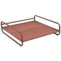 Sessel im gestreiften Design für ein modulares Outdoor-Sofa mit Gestell