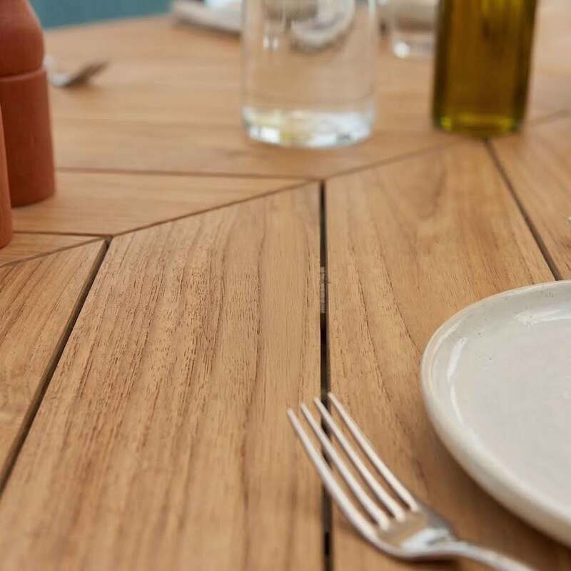 Ausziehbarer Gartentisch aus Polywood und Aluminium, 220/280x100 cm, und 10 Stühle aus Textilene (3/10)