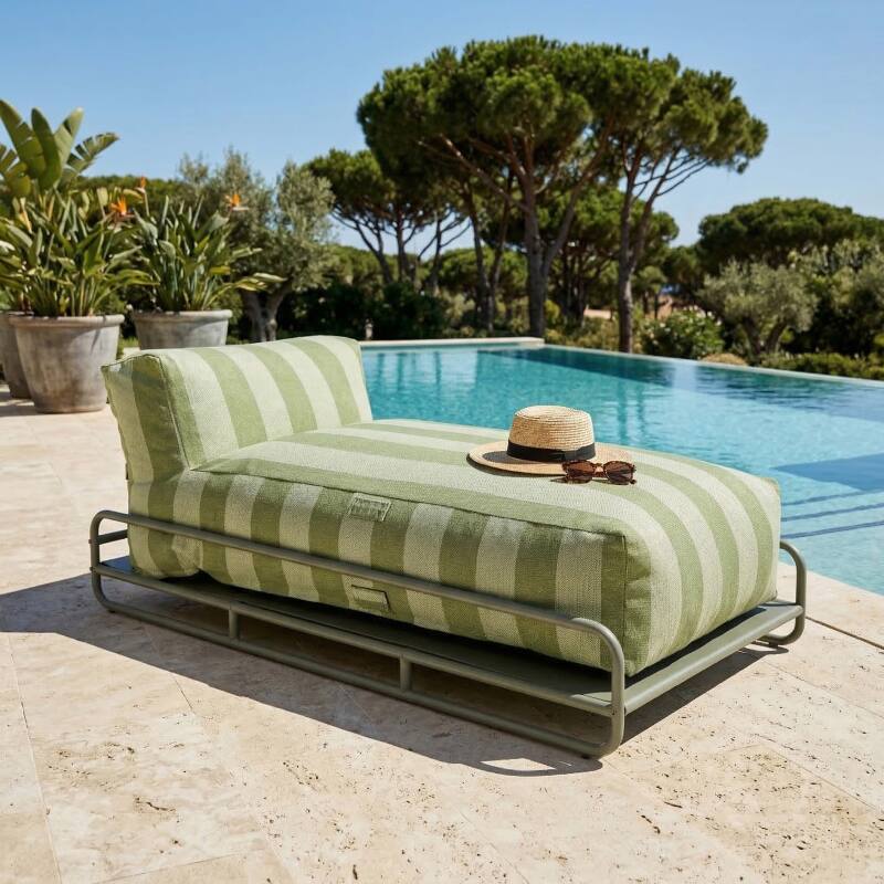 Chaiselongue im gestreiften Design für ein modulares Outdoor-Sofa mit Gestell