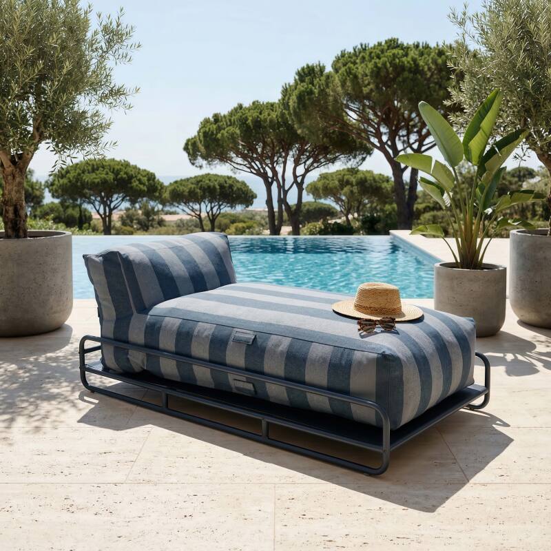 Chaiselongue im gestreiften Design für ein modulares Outdoor-Sofa mit Gestell