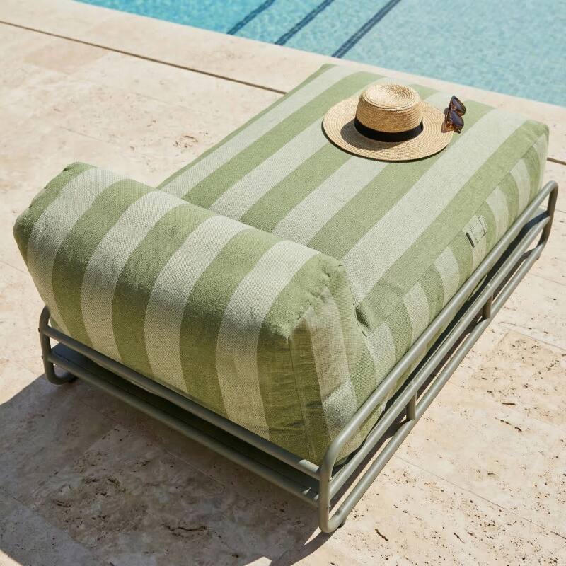 Chaiselongue im gestreiften Design für ein modulares Outdoor-Sofa mit Gestell (3/6)