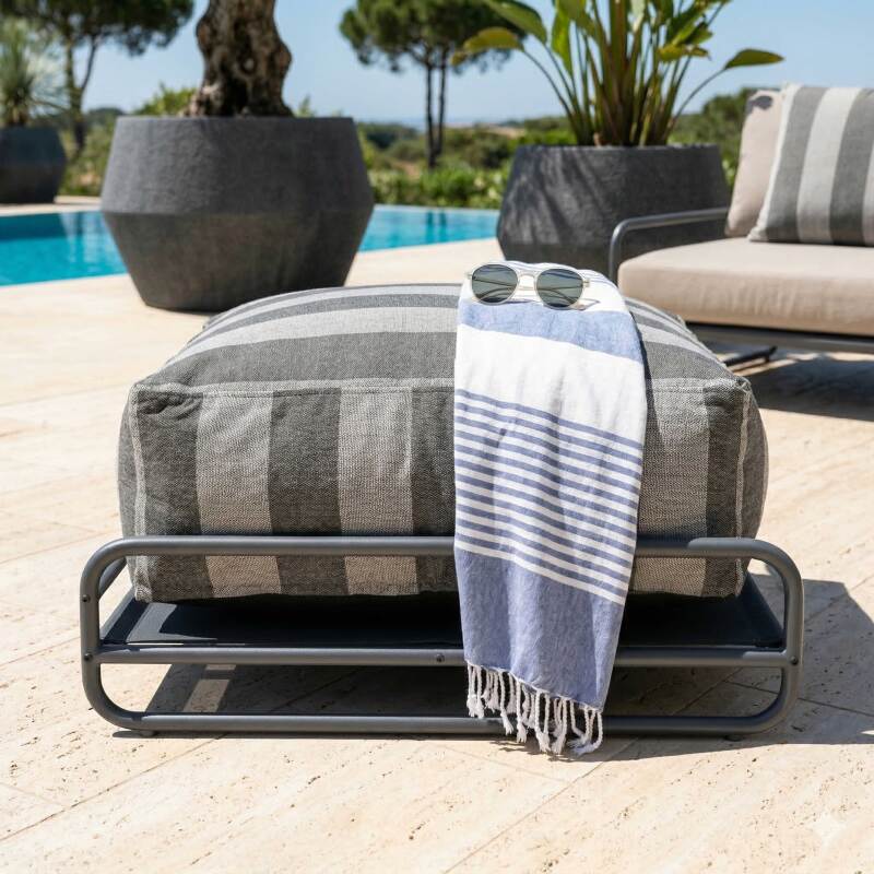 Sitzsack im gestreiften Design für ein modulares Outdoor-Sofa mit Gestell (3/6)
