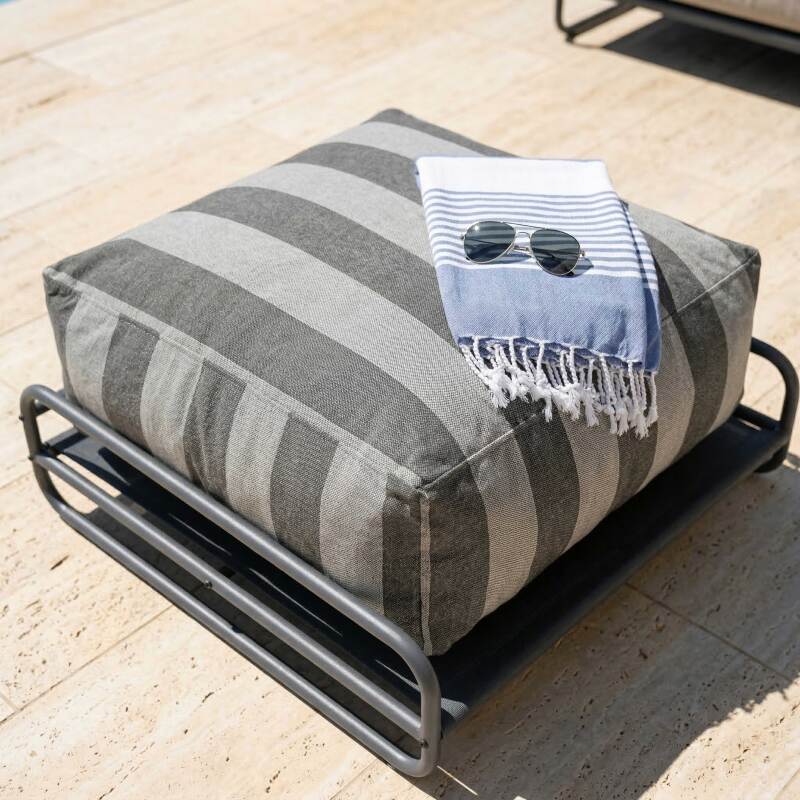Sitzsack im gestreiften Design für ein modulares Outdoor-Sofa mit Gestell (2/6)