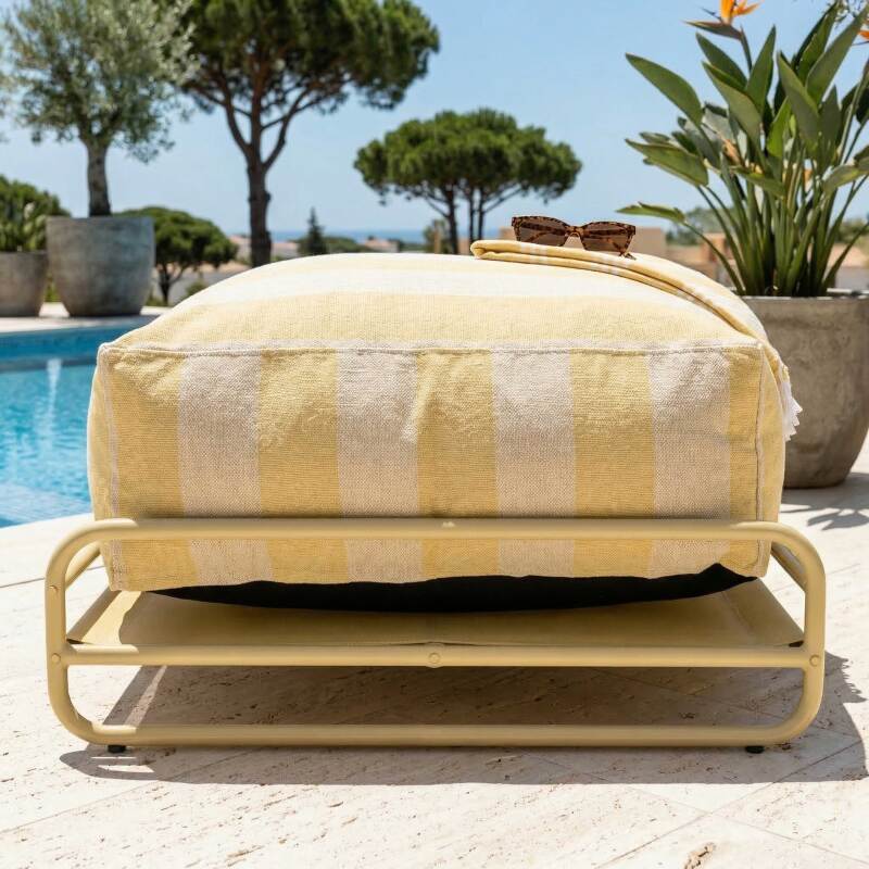 Sitzsack im gestreiften Design für ein modulares Outdoor-Sofa mit Gestell (3/6)