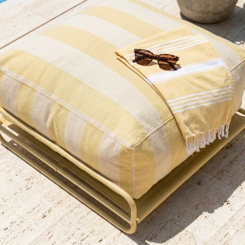 Sitzsack im gestreiften Design für ein modulares Outdoor-Sofa mit Gestell (2/6)