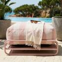 Sitzsack im gestreiften Design für ein modulares Outdoor-Sofa mit Gestell