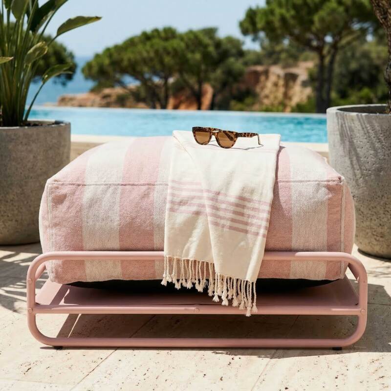 Sitzsack im gestreiften Design für ein modulares Outdoor-Sofa mit Gestell (3/6)
