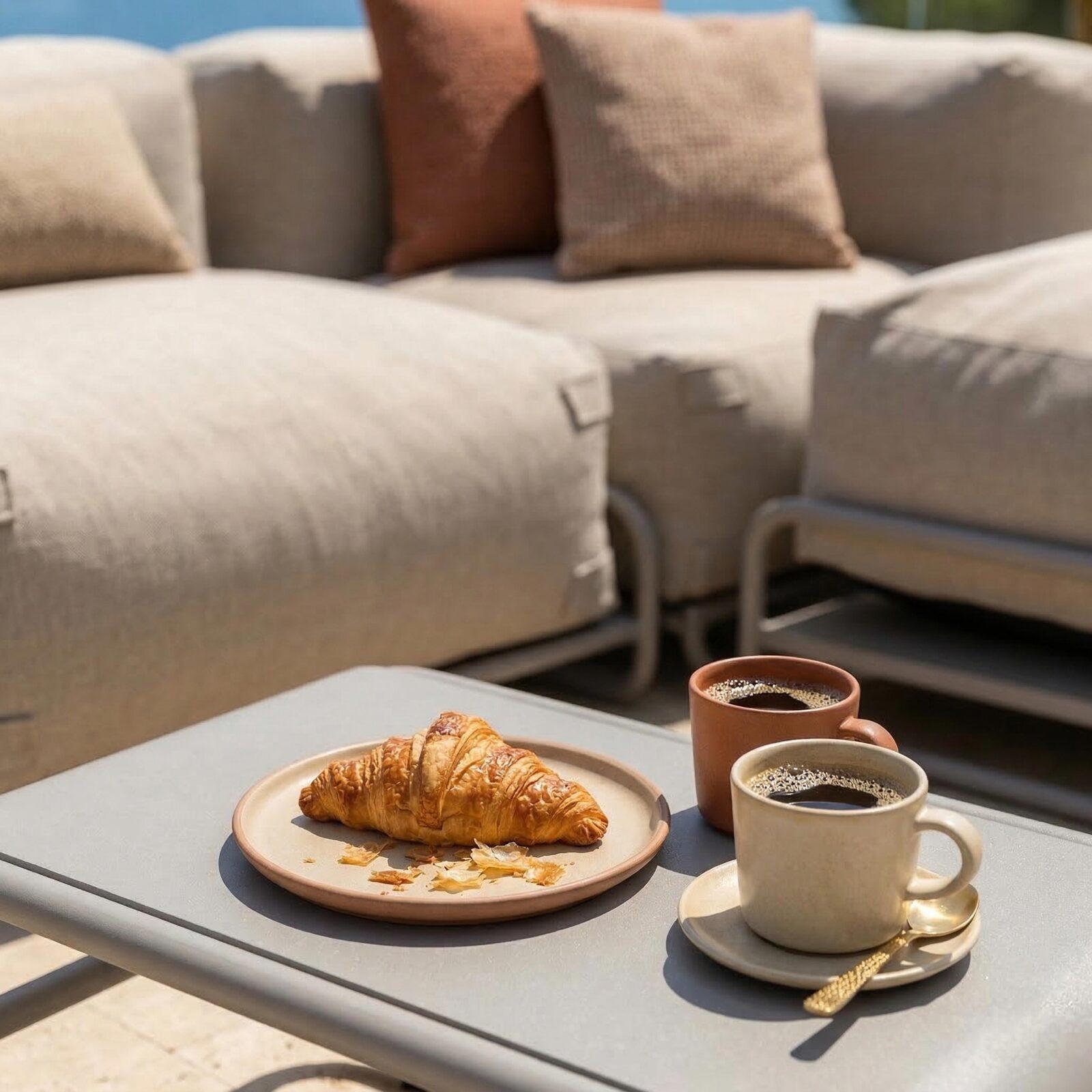 Modulare Gartenmöbel für 4 Personen mit Gestell, bestehend aus 1 Sessel, 2 Ecksesseln, 1 Sitzsack und 1 Couchtisch 