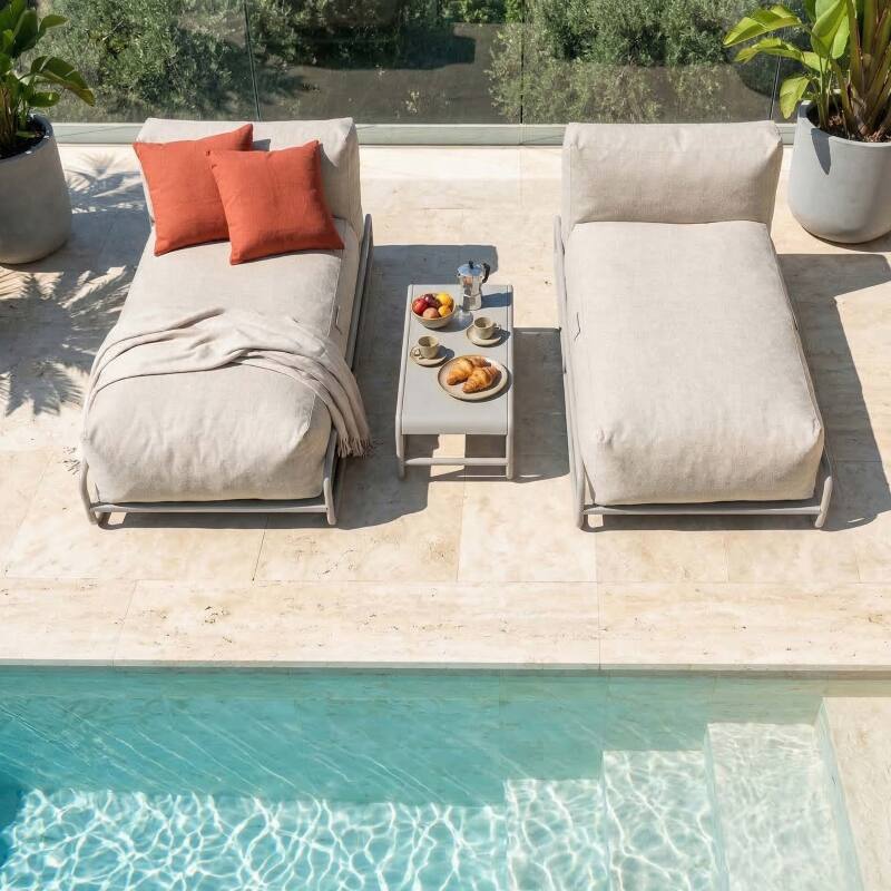 Modulare Gartenmöbel für 2 Personen mit Gestell, bestehend aus 2 Chaiselongues und Couchtisch (3/7)