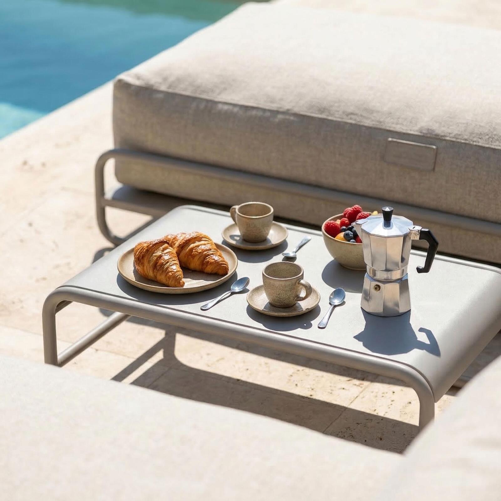 Modulare Gartenmöbel für 2 Personen mit Gestell, bestehend aus 2 Chaiselongues und Couchtisch