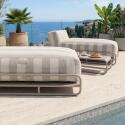 Modulare Gartenmöbel für 2 Personen mit Gestell, bestehend aus 2 gestreiften Chaiselongues und Couchtisch