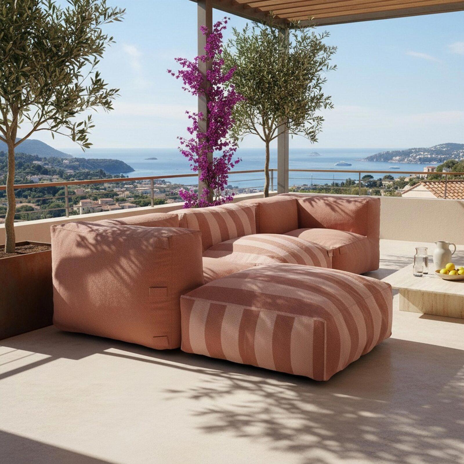 Modulare Gartenmöbel für 4 Personen bestehend aus 1 Sessel, 2 Ecksesseln und 1 Ottomane im gestreiften Design