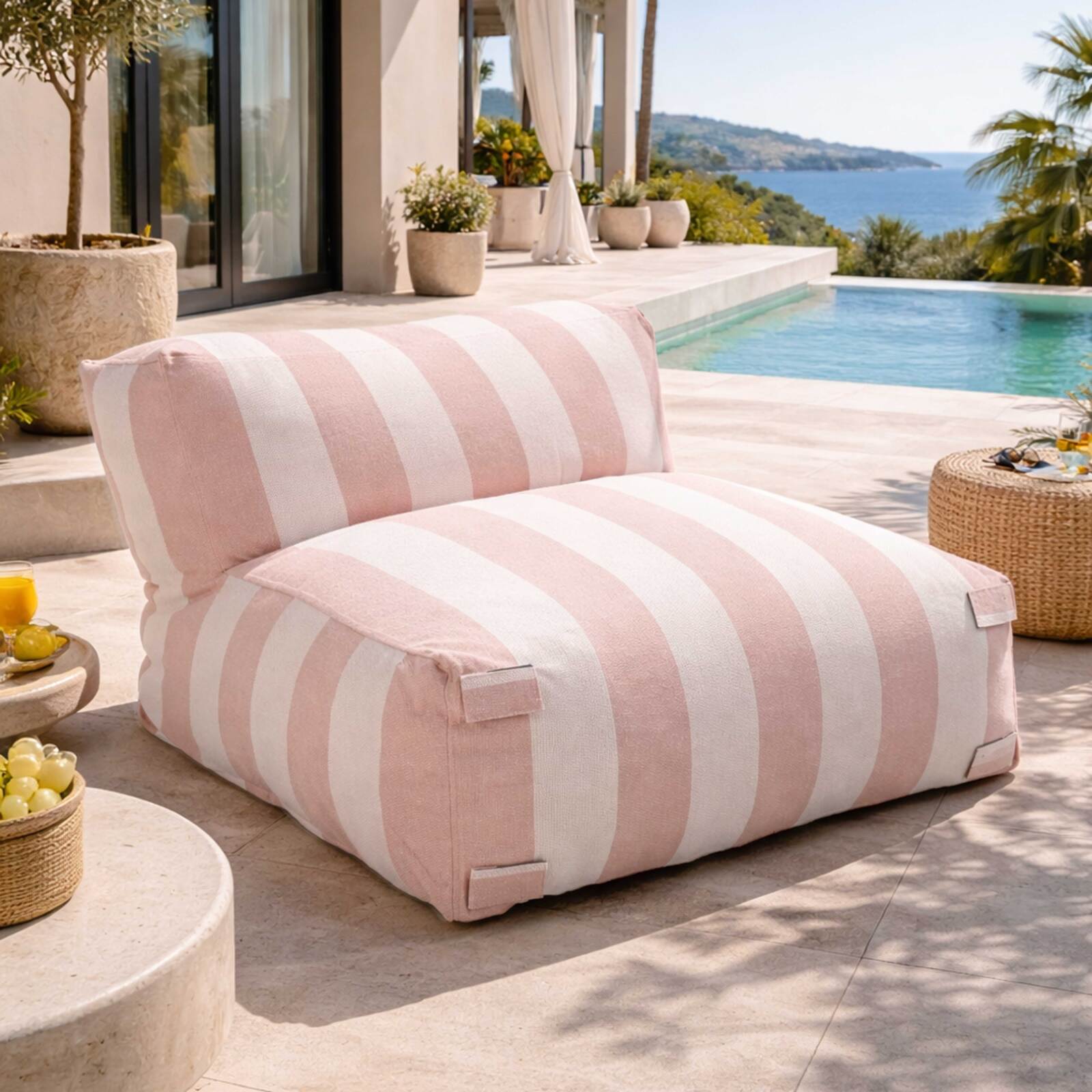 Modulare Gartenmöbel für 4 Personen bestehend aus 1 Sessel, 2 Ecksesseln und 1 Ottomane im gestreiften Design