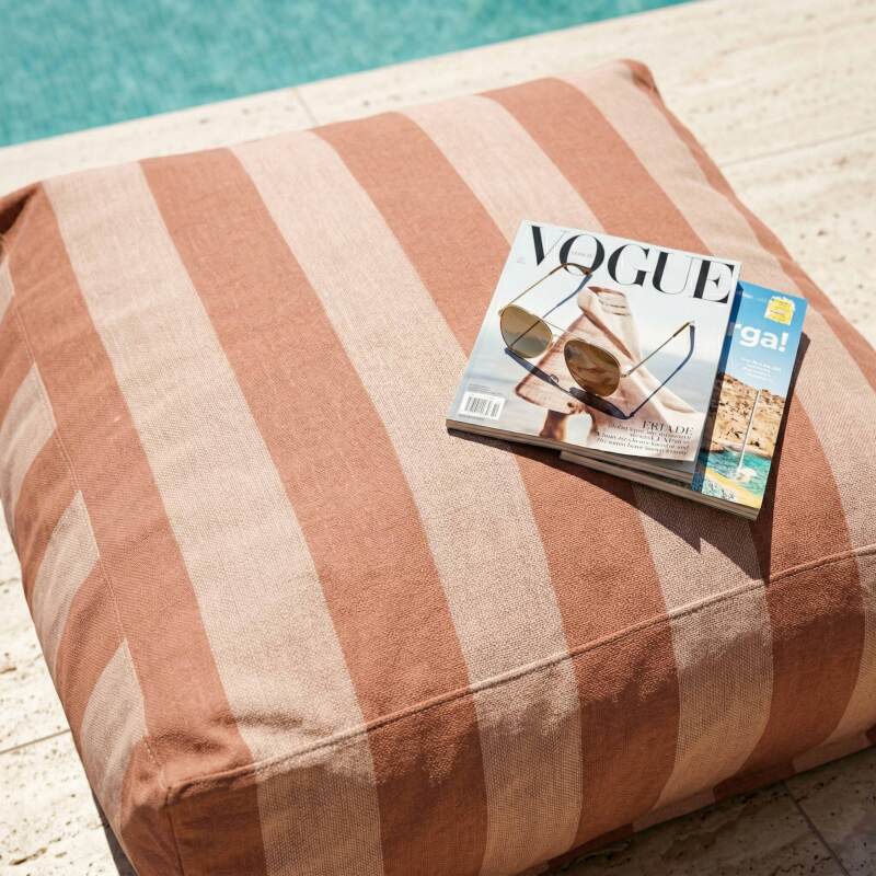 Sitzsack im gestreiften Design für ein modulares Outdoor-Sofa (3/6)