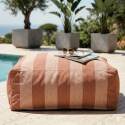 Sitzsack im gestreiften Design für ein modulares Outdoor-Sofa