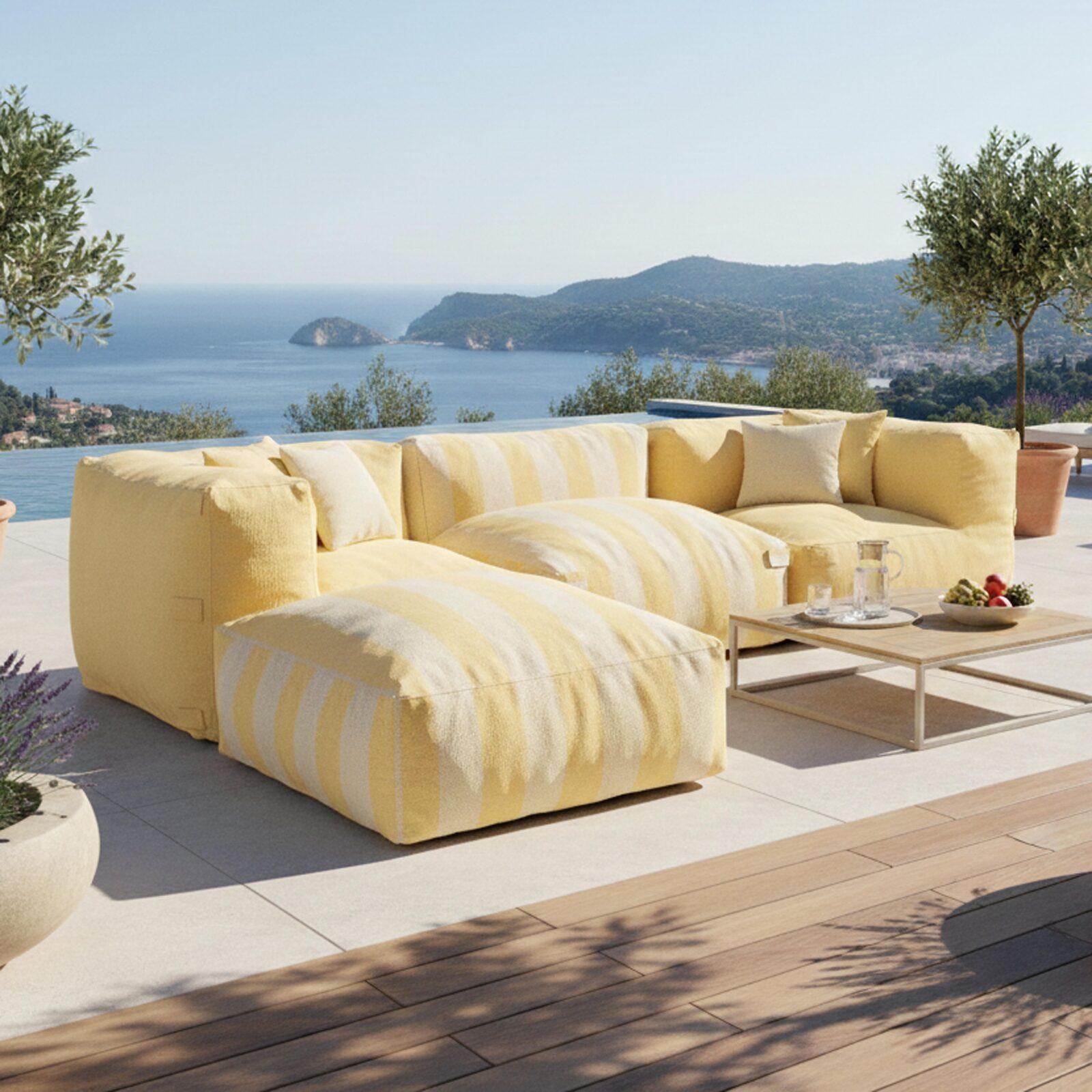 Sitzsack im gestreiften Design für ein modulares Outdoor-Sofa