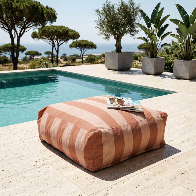 Modulare Gartenmöbel für 4 Personen bestehend aus 1 Sessel, 2 Ecksesseln und 1 Ottomane im gestreiften Design (6/7)