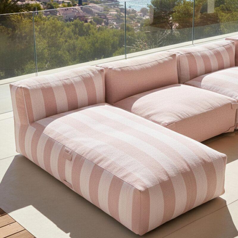 Modulare Gartenmöbel für 5 Personen bestehend aus 2 Kaminstühlen, 1 Ecksessel, 1 Chaiselongue und 1 Hocker im gestreiften Design (2/7)