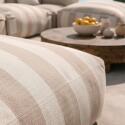 Modulare Gartenmöbel für 5 Personen bestehend aus 2 Kaminstühlen, 1 Ecksessel, 1 Chaiselongue und 1 Hocker im gestreiften Design