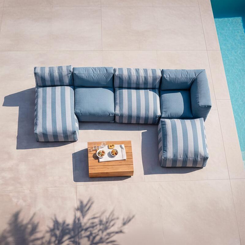 Modulare Gartenmöbel für 5 Personen bestehend aus 2 Kaminstühlen, 1 Ecksessel, 1 Chaiselongue und 1 Hocker im gestreiften Design (4/8)