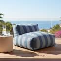 Modulare Gartenmöbel für 5 Personen bestehend aus 2 Kaminstühlen, 1 Ecksessel, 1 Chaiselongue und 1 Hocker im gestreiften Design