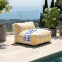 Modulare Gartenmöbel für 5 Personen bestehend aus 2 Kaminstühlen, 1 Ecksessel, 1 Chaiselongue und 1 Hocker im gestreiften Design