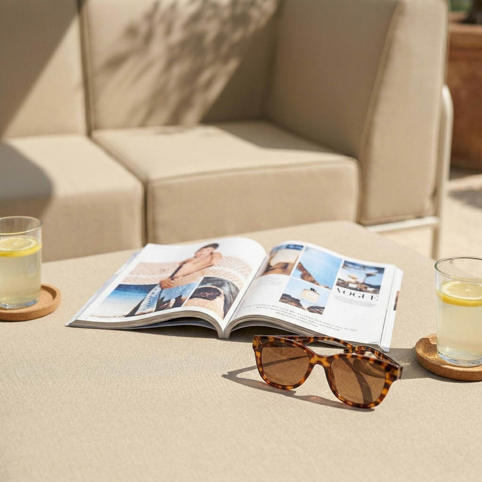 Modulare Gartenmöbel für 4 Personen bestehend aus 1 Sessel, 1 Ecksessel, 1 Chaiselongue und 1 Sitzsack