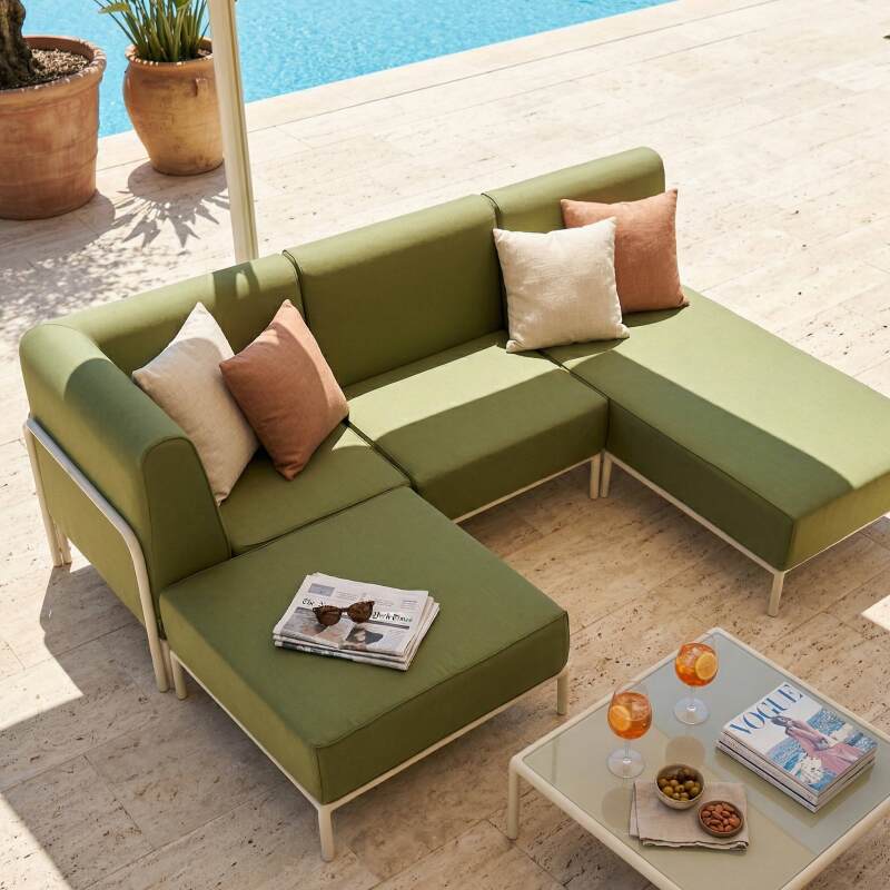 Modulare Gartenmöbel für 4 Personen bestehend aus 1 Sessel, 1 Ecksessel, 1 Chaiselongue und 1 Sitzsack (2/7)