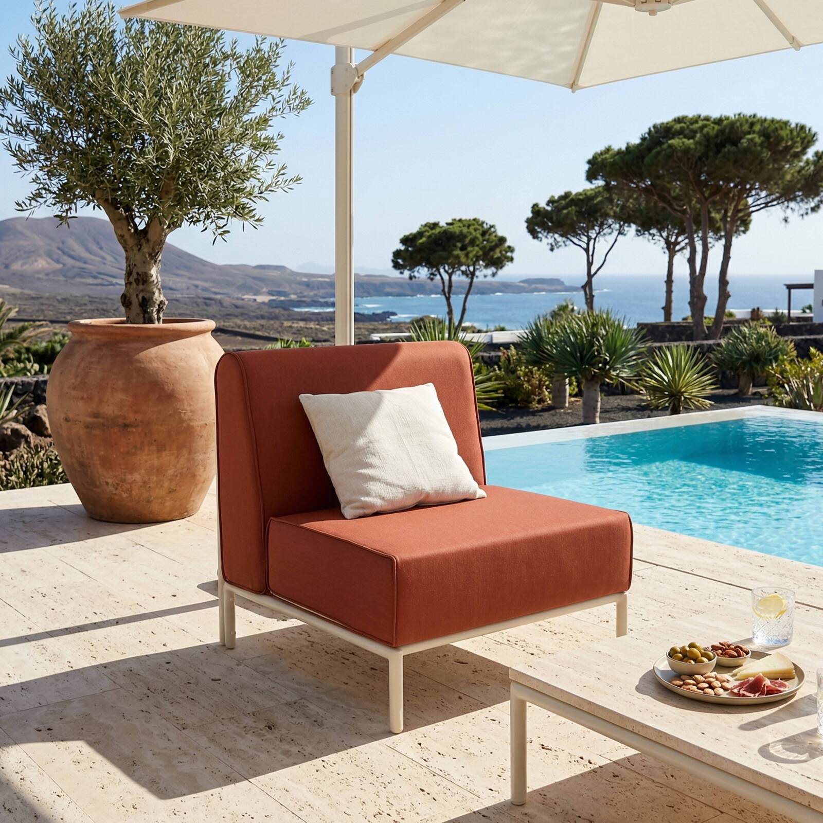 Modulare Gartenmöbel für 6 Personen bestehend aus 3 Sesseln, 1 Ecksessel, 1 Chaiselongue und 1 Sitzsack
