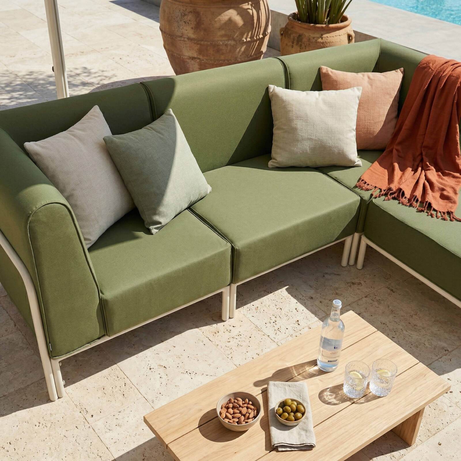 Modulare Gartenmöbel für 4 Personen bestehend aus 1 Sessel, 2 Ecksesseln und 1 Sitzsack 