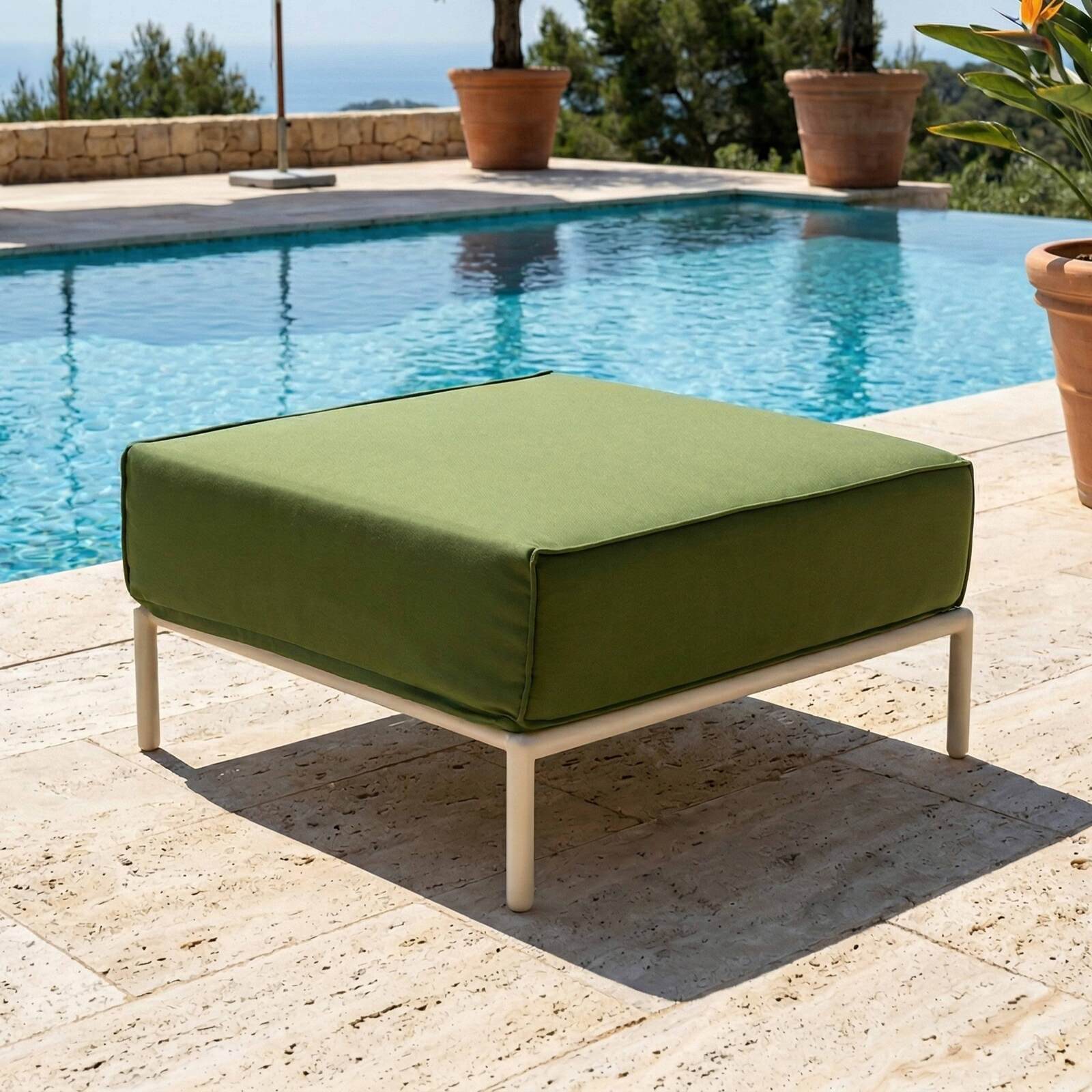 Modulare Gartenmöbel für 5 Personen bestehend aus 2 Sesseln, 2 Ecksesseln und 1 Sitzsack