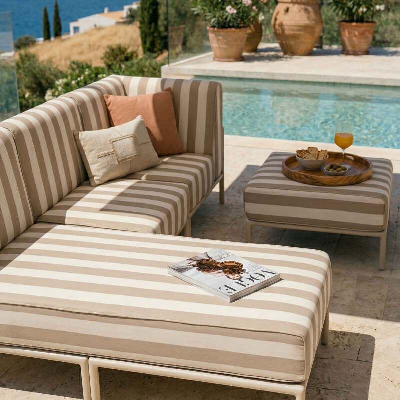 Modulare Gartenmöbel für 4 Personen bestehend aus 1 Sessel, 1 Ecksessel, 1 Chaiselongue und 1 Sitzsack im gestreiften Design (3/8)