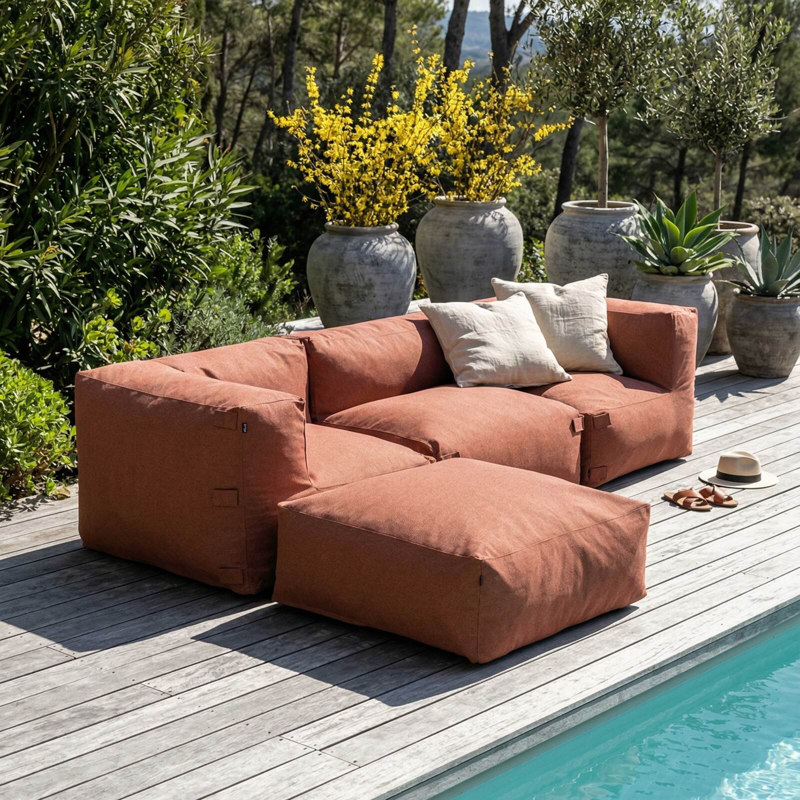 Modulare Gartenmöbel für 4 Personen bestehend aus 1 Sessel, 2 Ecksesseln und 1 Sitzsack