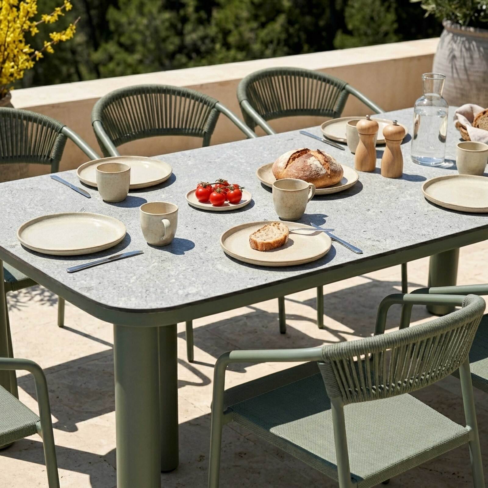 Gartentisch Aluminiumgestell, 8 Personen, 213x90 cm, und 8 Stühle aus Textilene