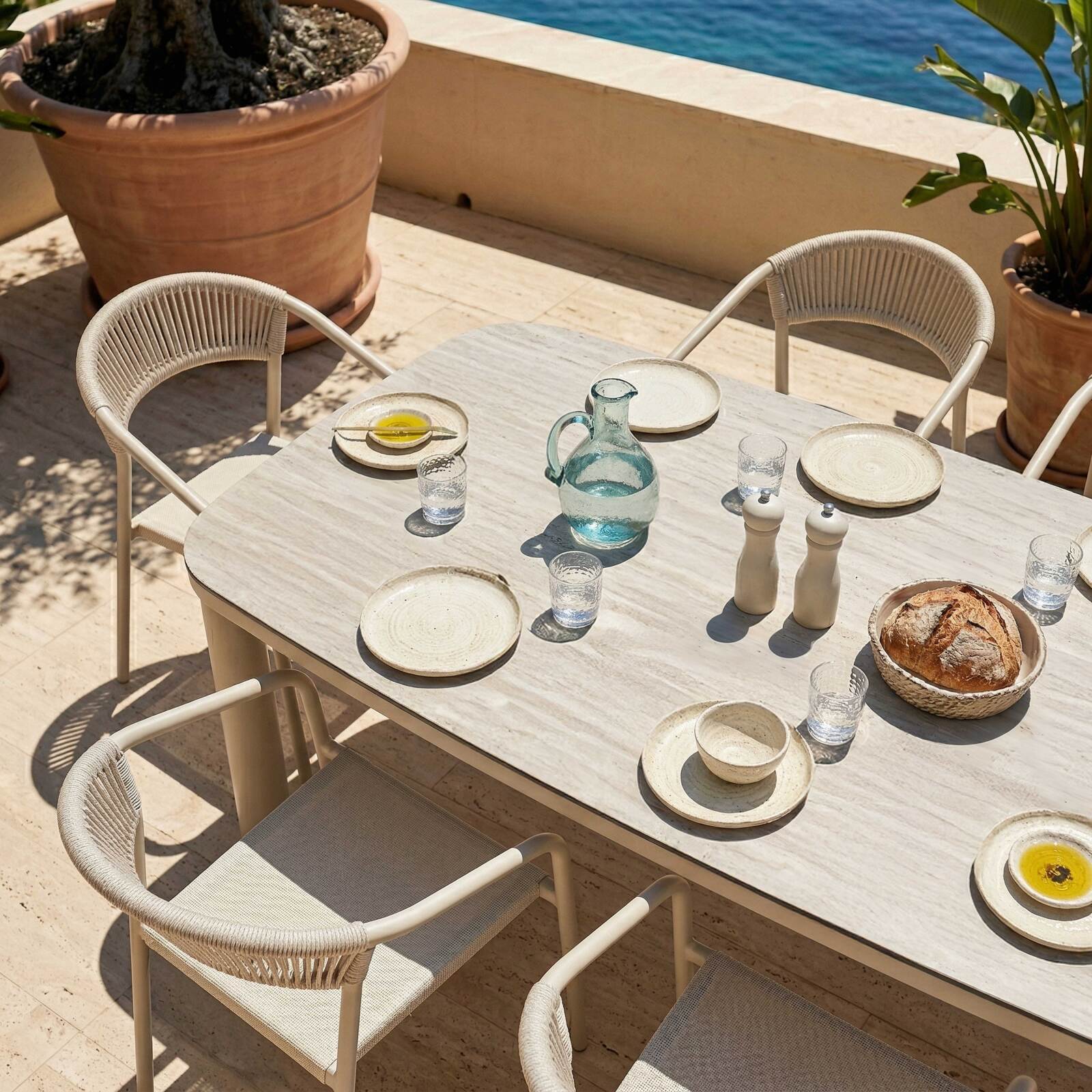 Gartentisch Aluminiumgestell, 8 Personen, 213x90 cm, und 8 Stühle aus Textilene