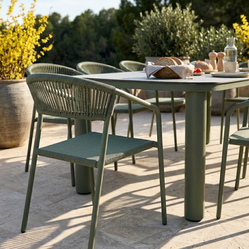 Gartentisch Aluminiumgestell, 8 Personen, 213x90 cm, und 8 Stühle aus Textilene (2/7)