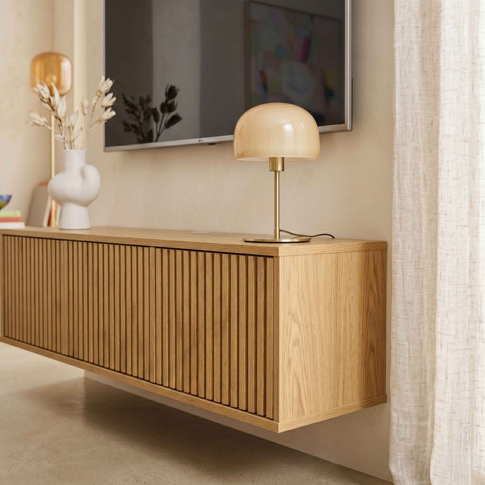 Hängendes Lowboard aus heller Holzoptik, 120 cm, skandinavischer Stil