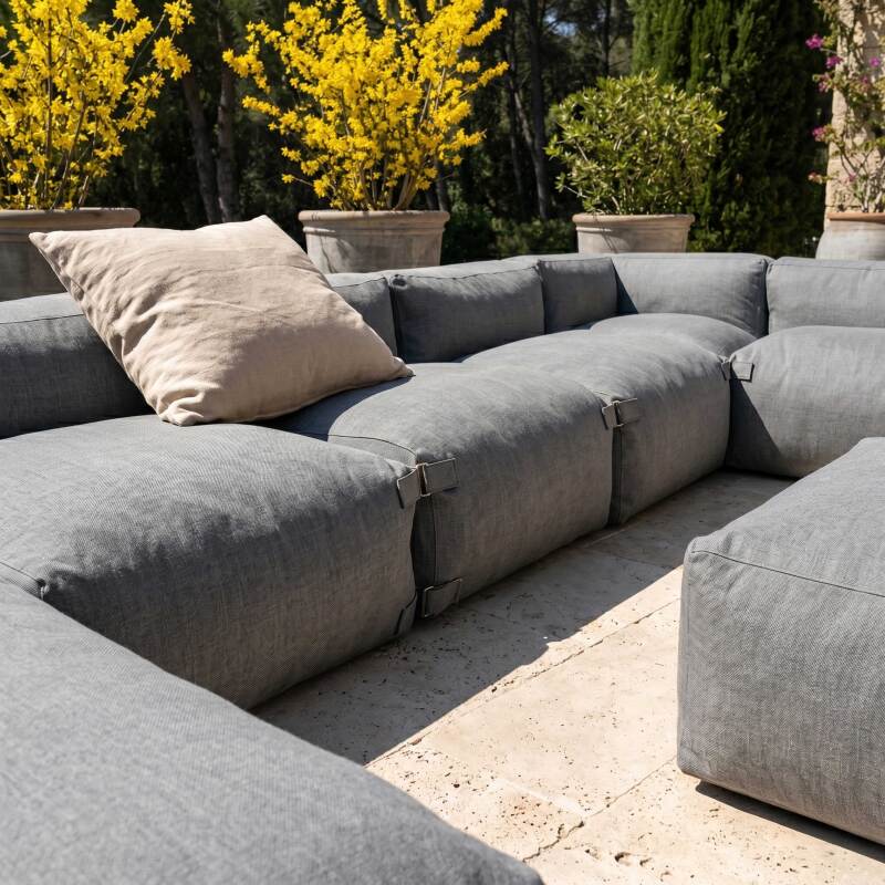 Modulare Gartenmöbel für 7 Personen bestehend aus 5 Kaminstühlen, 1 Ecksessel, 1 Chaiselongue und 1 Sitzsack (3/8)
