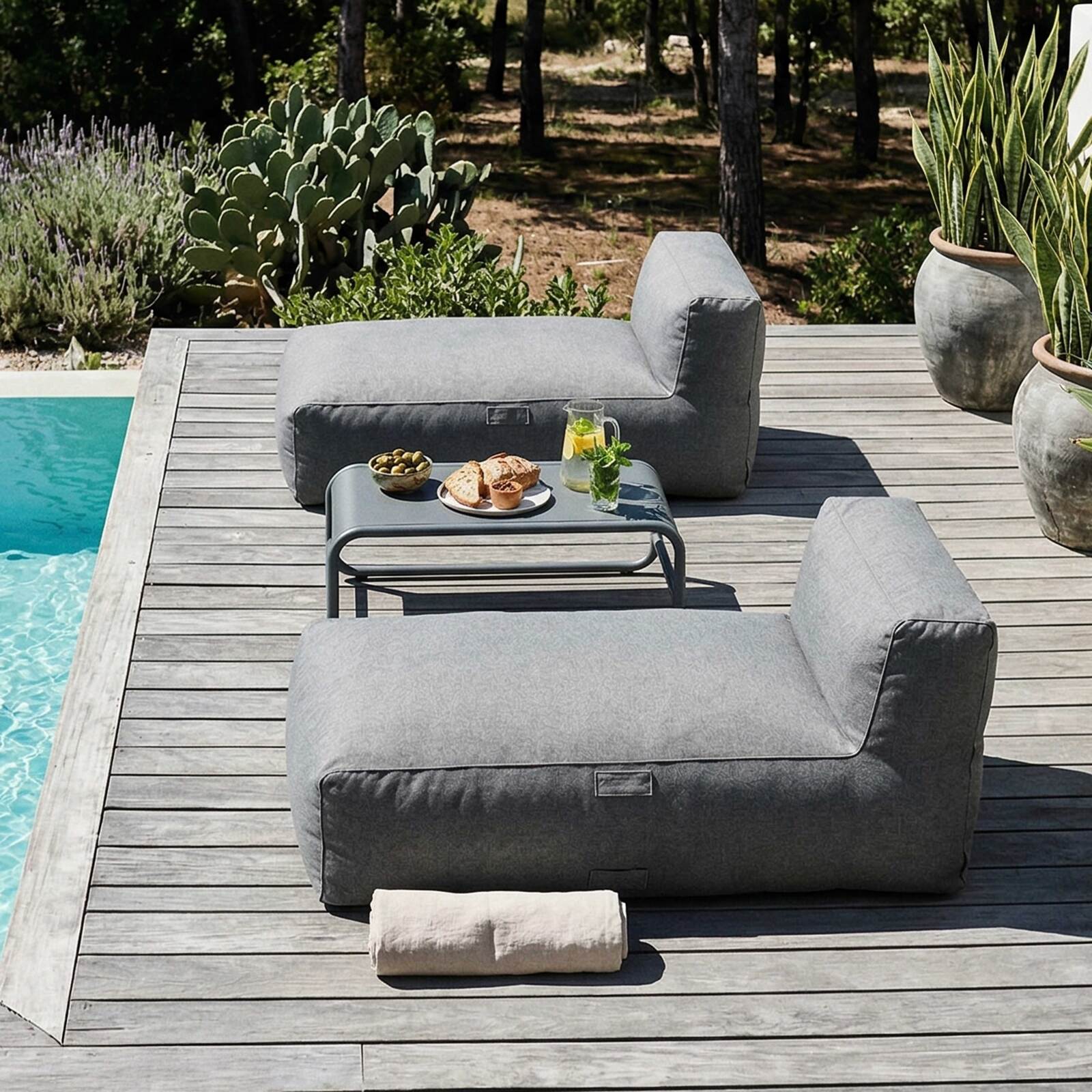 Modulare Gartenmöbel für 2 Personen bestehend aus 2 Chaiselongues