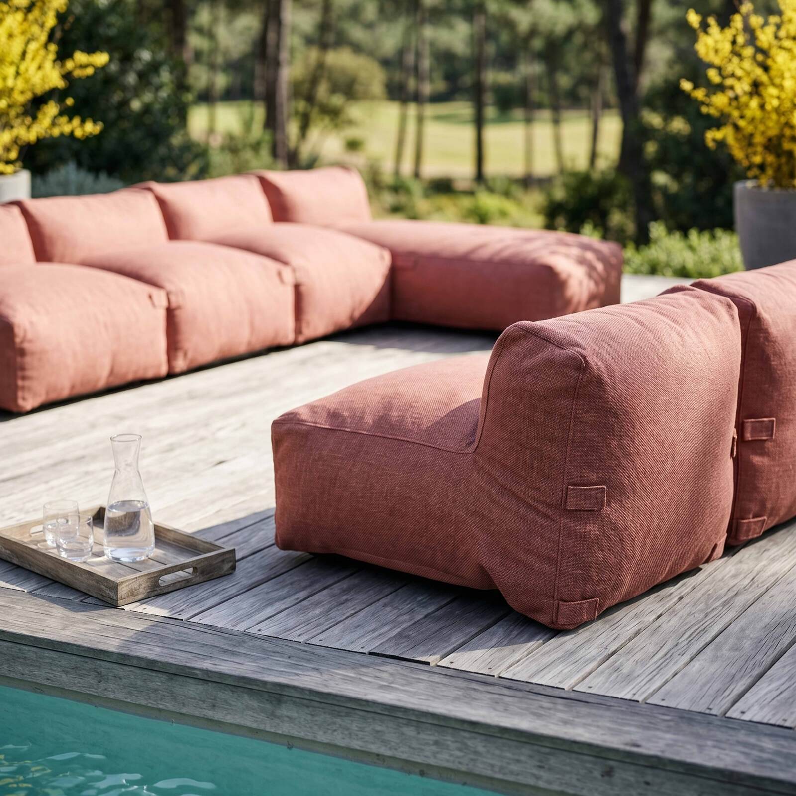 Modulare Gartenmöbel für 7 Personen bestehend aus 5 Sesseln und 2 Chaiselongues