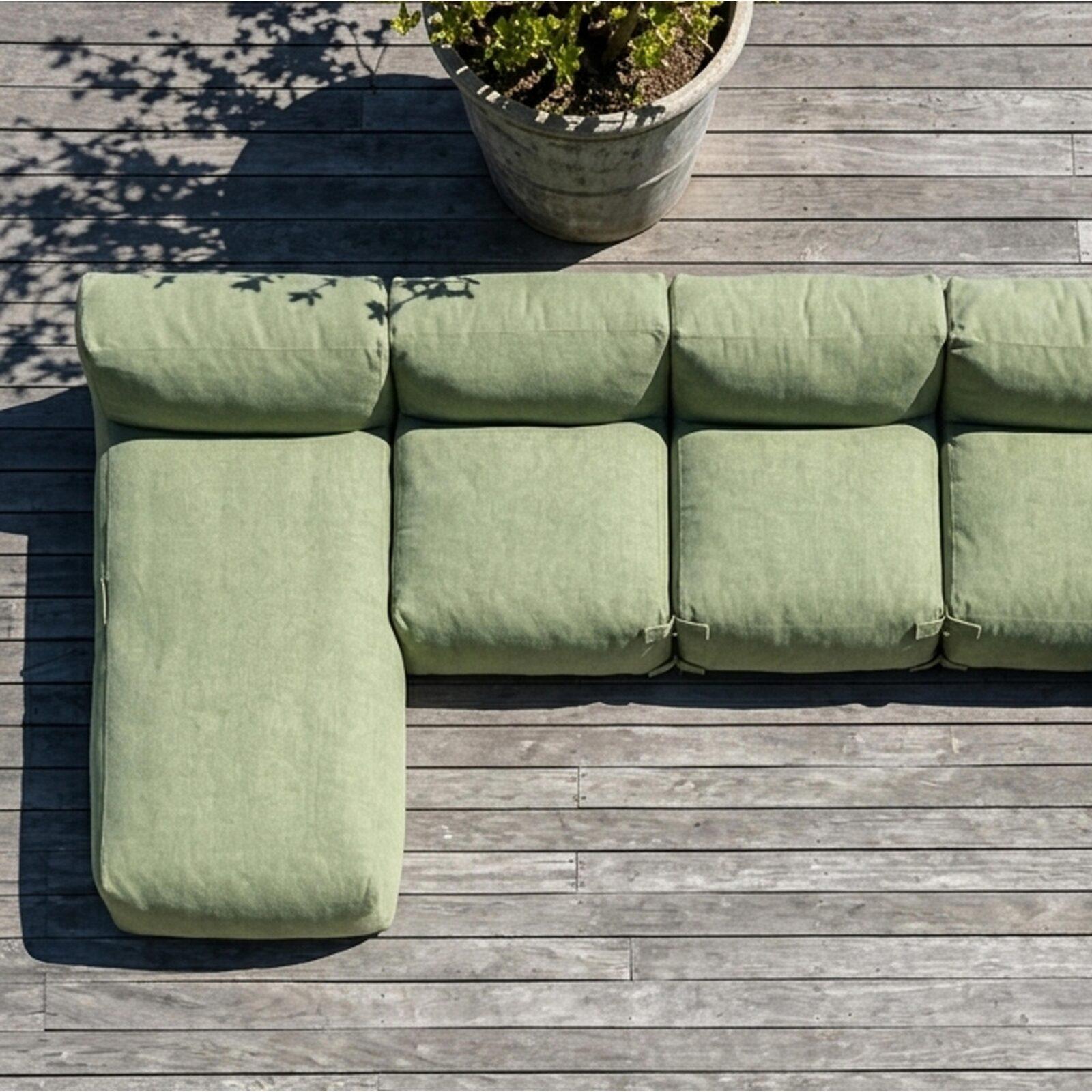 Modulare Gartenmöbel für 7 Personen bestehend aus 5 Sesseln und 2 Chaiselongues