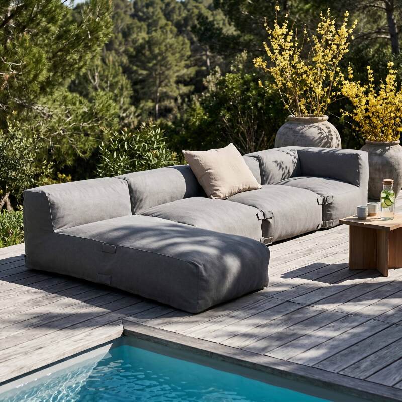 Modulare Gartenmöbel für 4 Personen bestehend aus 2 Kaminstühlen, 1 Ecksessel und 1 Chaiselongue