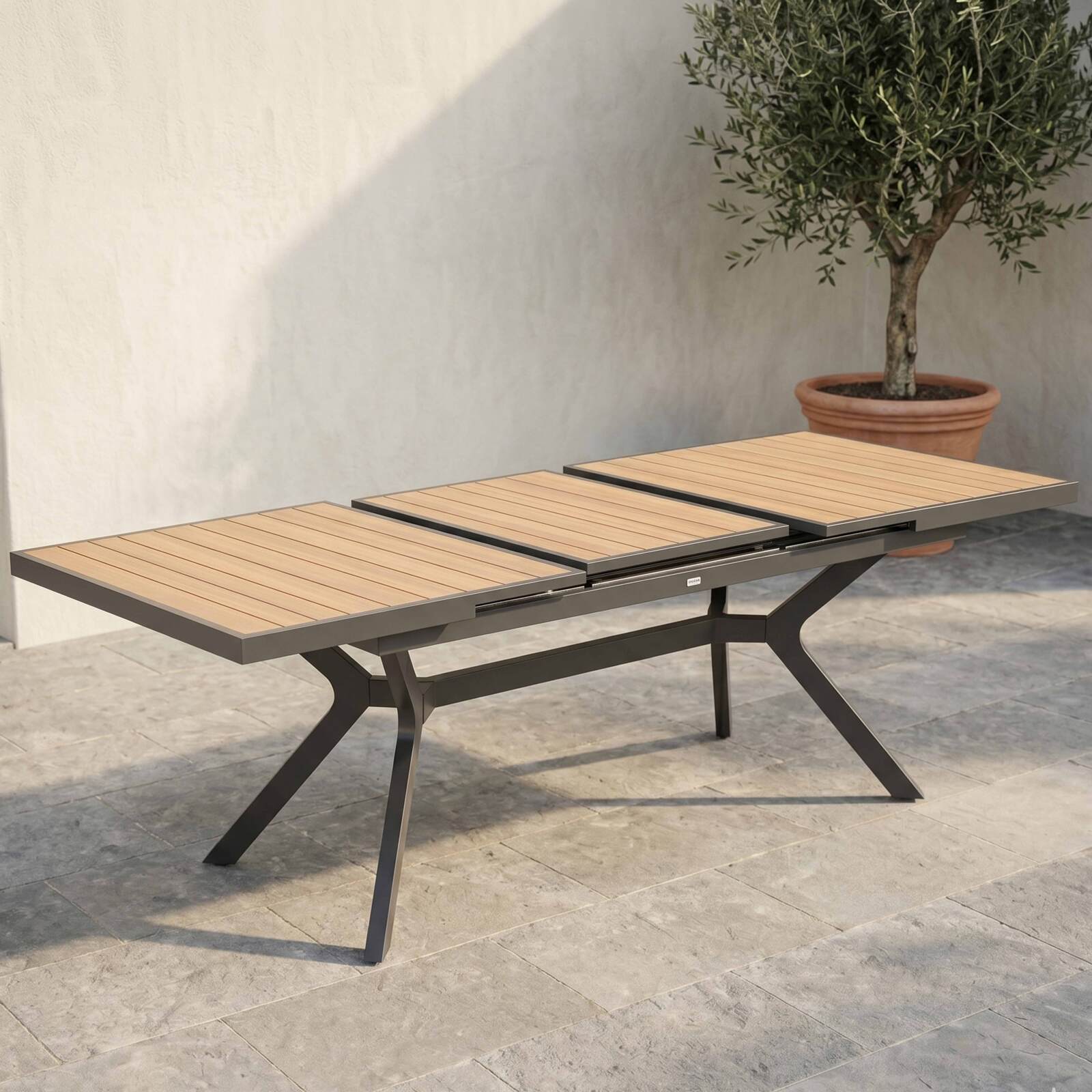 Ausziehbarer Gartentisch aus Aluminium, 187/250x90 cm, und 10 Stühle aus Textilene, mit Armlehnen