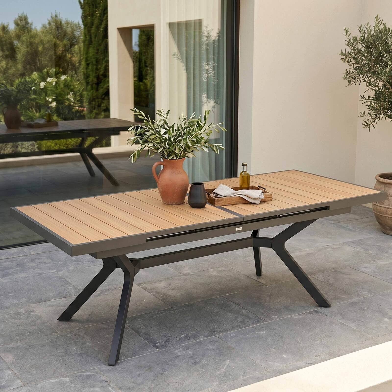 Ausziehbarer Gartentisch aus Aluminium und Holzoptik 8 bis 10 Personen 187/250x90 cm